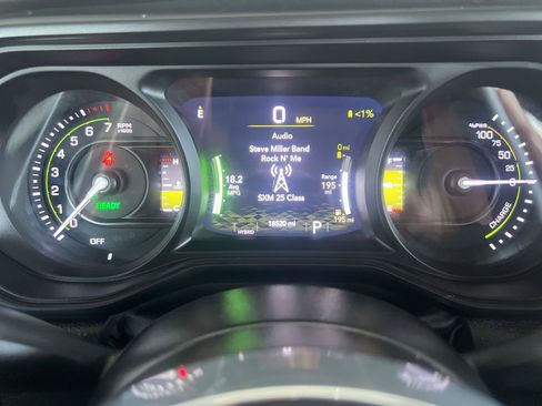 Used 2025 Jeep Wrangler Unlimited Sahara AWD/4WD image 48