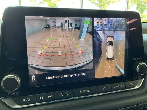 Used 2021 Nissan Rogue SV image 16