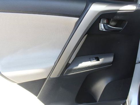 Used 2015 Toyota RAV4 XLE AWD/4WD image 12