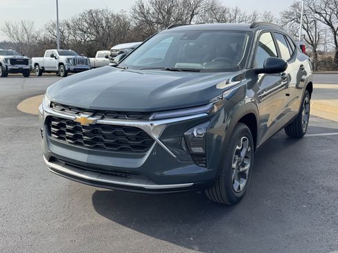 New 2026 Chevrolet Trax LT image 2