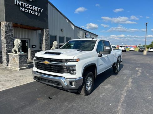 Used 2024 Chevrolet Silverado 2500 LT w/ Convenience Package AWD/4WD image 1
