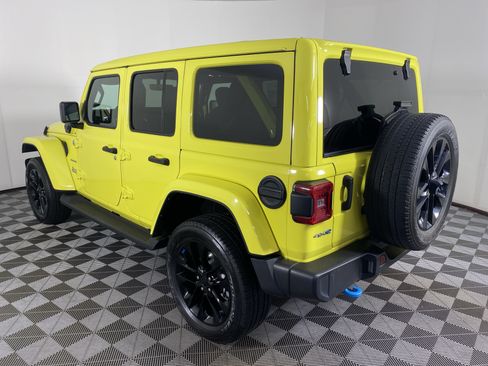 Used 2023 Jeep Wrangler Unlimited Sahara AWD/4WD image 10