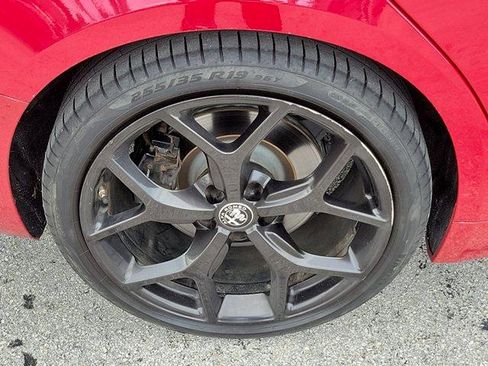 Used 2019 Alfa Romeo Giulia w/ Nero Edizione RWD image 9