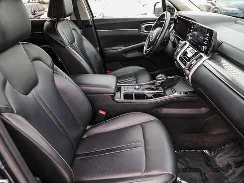 Used 2021 Kia Sorento S w/ Panoramic Sunroof Package image 16