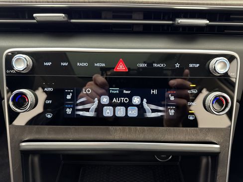 Certified 2026 Genesis GV80 2.5T Advanced AWD/4WD image 19