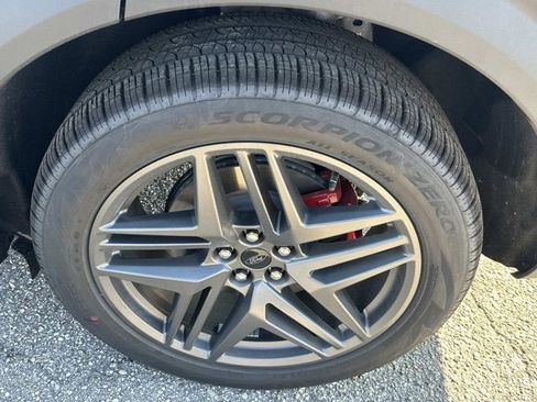 New 2026 Ford Explorer ST-Line w/ ST-Line Street Pack image 10