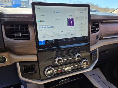 Used 2024 Ford Expedition Limited image 24