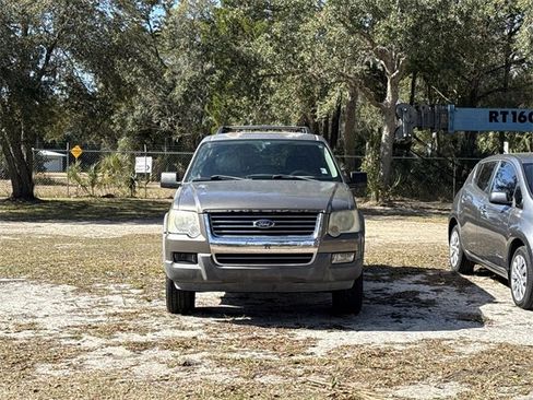 Used 2006 Ford Explorer XLT image 3
