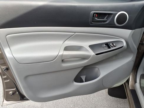 Used 2014 Toyota Tacoma 4x4 Access Cab image 7