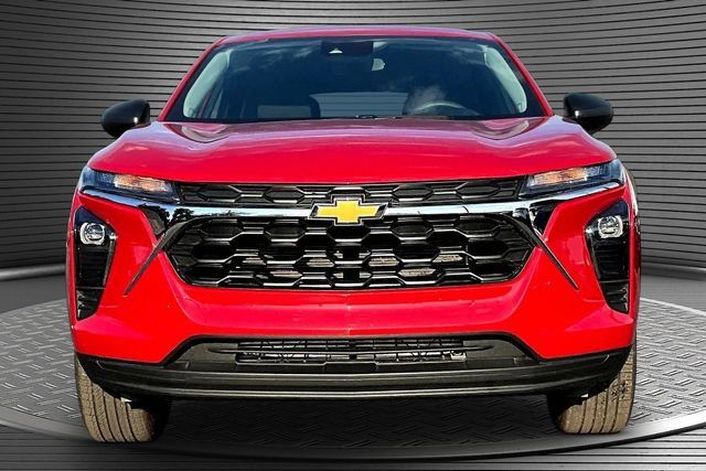 Used 2026 Chevrolet Trax LS FWD image 2