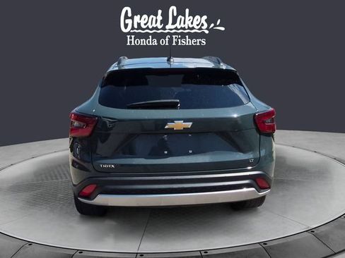 Used 2025 Chevrolet Trax LT FWD image 4