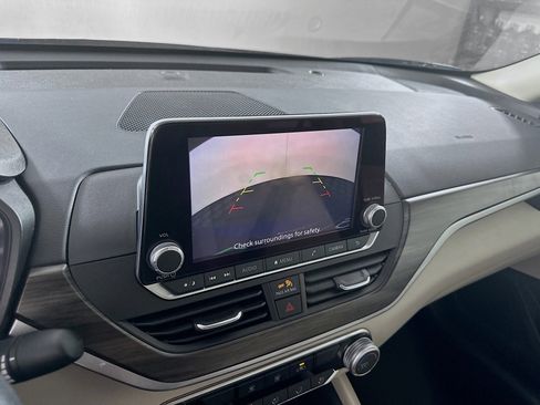 Used 2025 Nissan Altima 2.5 SV image 21