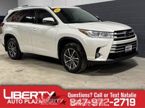 Used 2018 Toyota Highlander XLE image 1