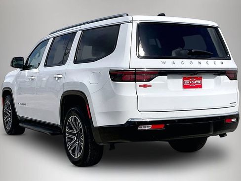 Certified 2024 Jeep Wagoneer Series II w/ Flexible Seating Group image 4
