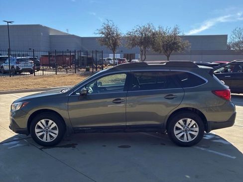 Used 2018 Subaru Outback 2.5i Premium image 4