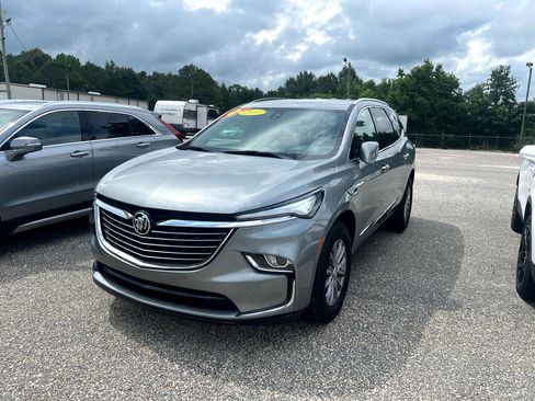 Used 2024 Buick Enclave Premium image 2