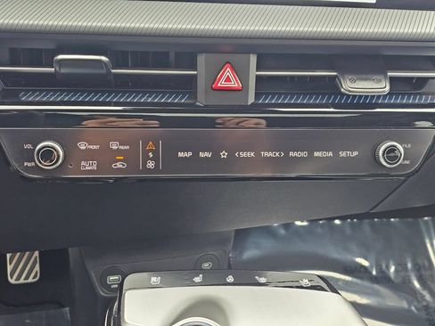Certified 2024 Kia EV6 GT-Line AWD/4WD image 17