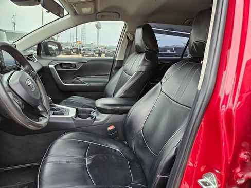 Used 2020 Toyota RAV4 LE image 18