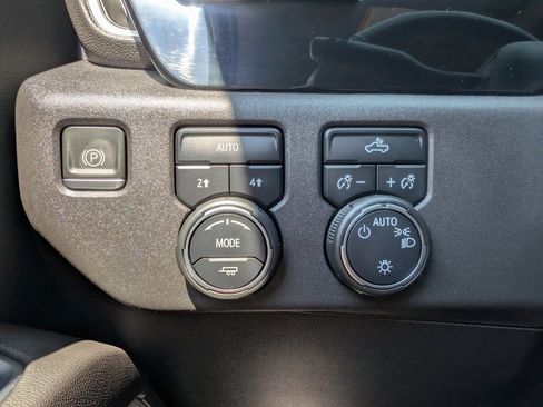 Used 2022 Chevrolet Silverado 1500 LT image 32