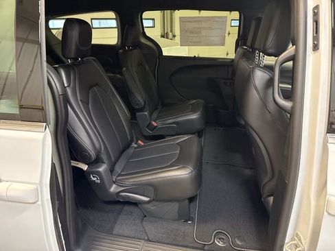 New 2026 Chrysler Pacifica Select FWD image 23