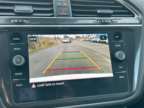 Used 2022 Volkswagen Tiguan SE image 14