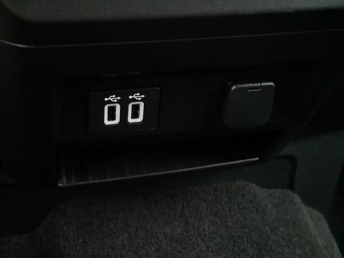 Used 2019 Ford F150 XLT w/ Equipment Group 302A Luxury AWD/4WD image 31