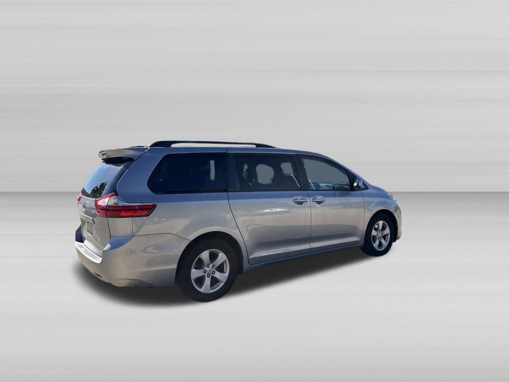 Used 2017 Toyota Sienna LE FWD image 5