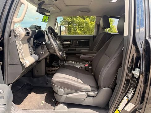 Used 2014 Toyota FJ Cruiser 4WD w/ Upgrade Package image 13