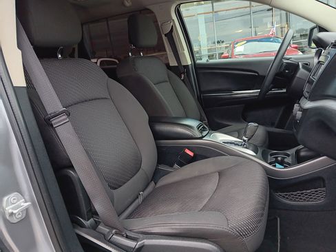 Used 2017 Dodge Journey SXT w/ Comfort/Convenience Group image 15