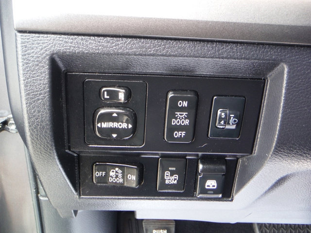 Used 2017 Toyota Tundra SR5 w/ TRD Off Road Package AWD/4WD image 29