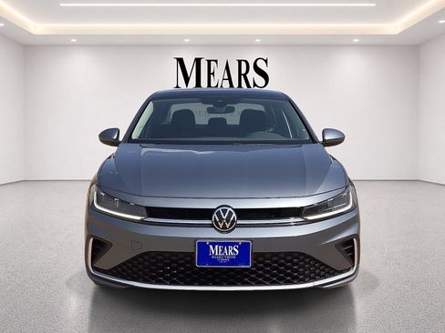 Used 2025 Volkswagen Jetta SE FWD image 8