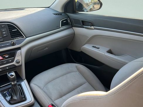 Used 2018 Hyundai Elantra SE FWD image 12