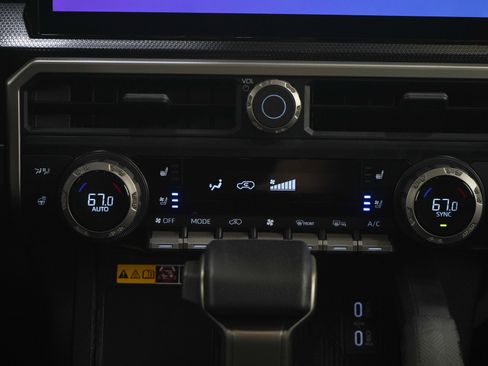 Used 2025 Toyota 4Runner Limited AWD/4WD image 20
