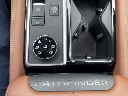 Used 2024 Nissan Pathfinder Platinum w/ Black Appearance Package image 12