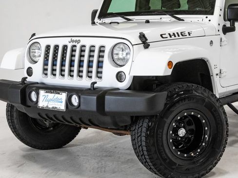 Used 2018 Jeep Wrangler Unlimited Sahara w/ Connectivity Group AWD/4WD image 2
