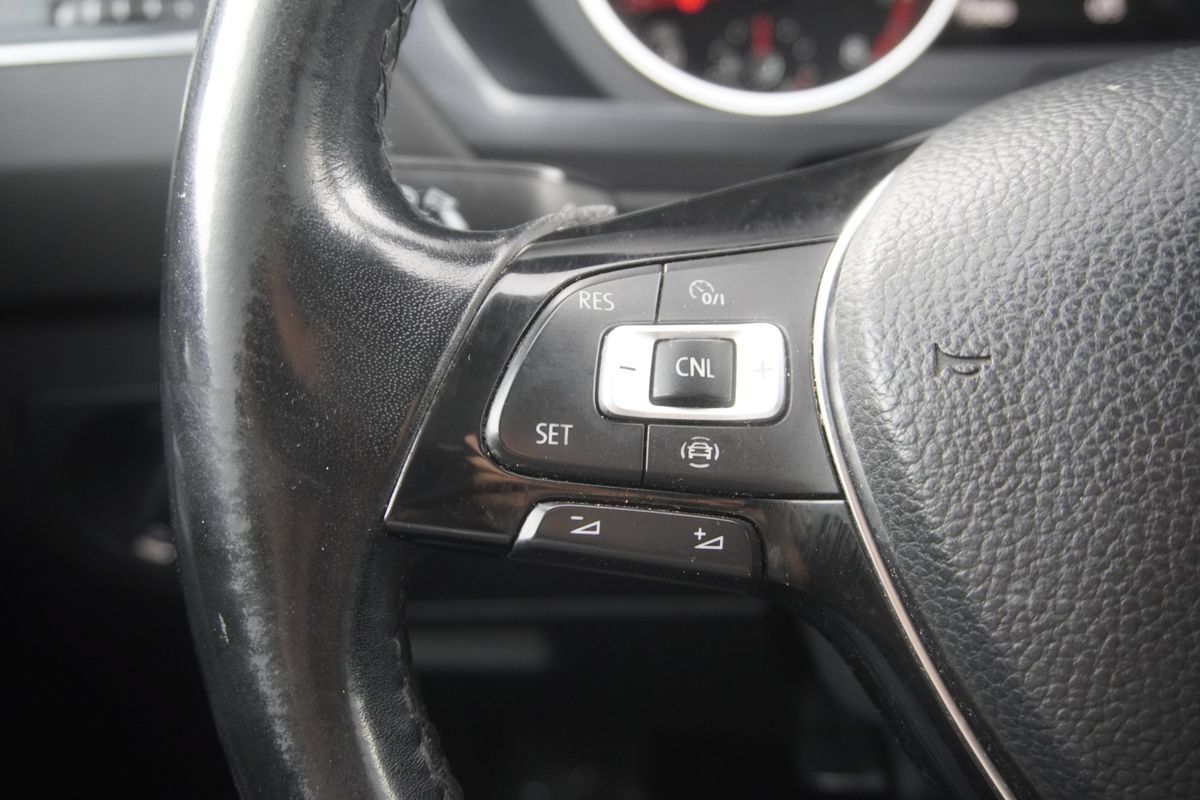 Used 2019 Volkswagen Tiguan SE w/ Panoramic Sunroof Package AWD/4WD image 14