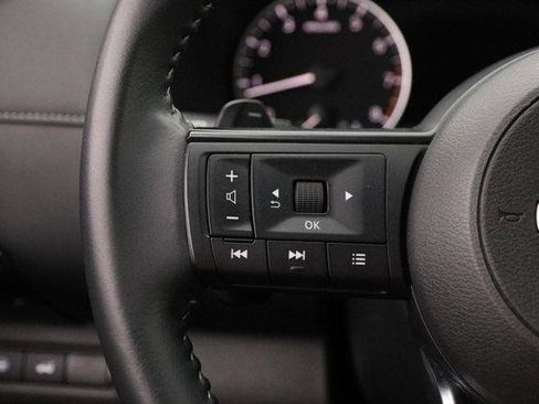Used 2025 Nissan Pathfinder SV FWD image 13