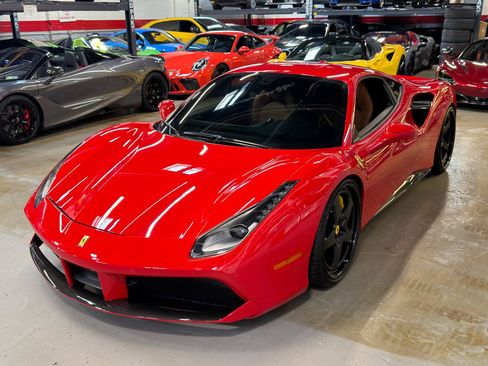 Used 2018 Ferrari 488 GTB RWD image 12
