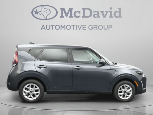 Used 2025 Kia Soul LX w/ LX Technology Package FWD image 9