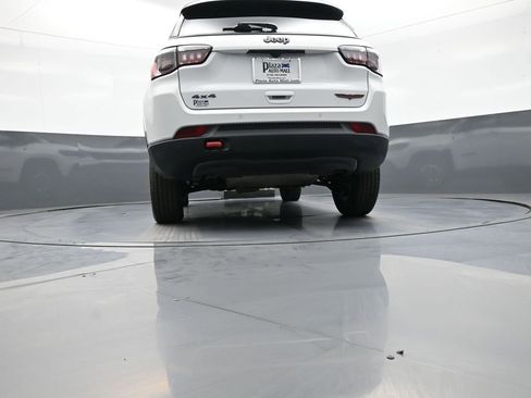 Used 2025 Jeep Compass Trailhawk AWD/4WD image 30