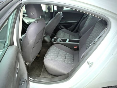 Used 2014 Chevrolet Volt FWD image 19
