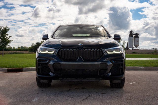 Used 2022 BMW X6 M50i w/ Premium Enhanced Package AWD/4WD image 2