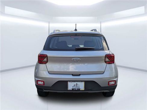Used 2025 Hyundai Venue SEL FWD image 4