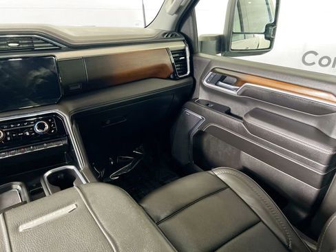 Used 2025 GMC Sierra 3500 Denali image 25