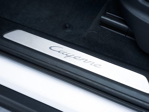Certified 2020 Porsche Cayenne AWD/4WD image 12