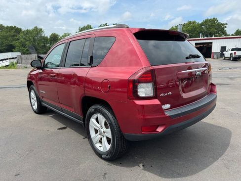 Used 2016 Jeep Compass Latitude AWD/4WD image 3
