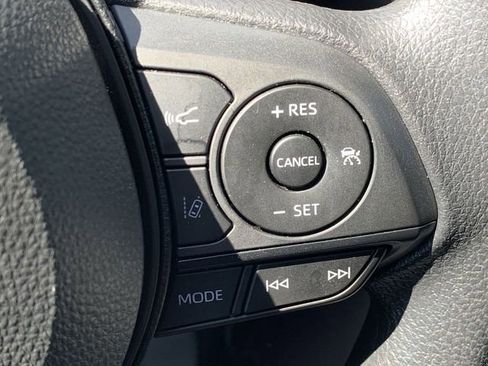 Used 2025 Toyota RAV4 XLE FWD image 28