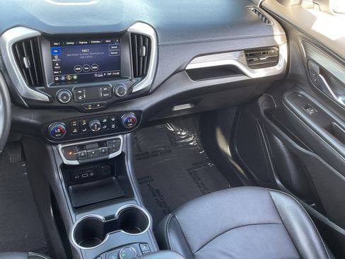 Used 2024 GMC Terrain SLT image 15