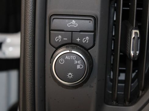 Used 2024 Chevrolet Silverado 1500 Custom image 39