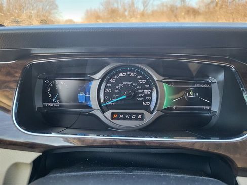Used 2015 Ford Taurus Limited w/ Equipment Group 301A image 17